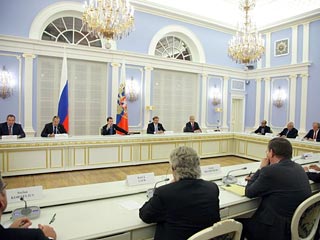 Российский президент Дмитрий Медведев призвал ломать стереотипы, в частности, об агрессивности НАТО и невозможности демократии в России