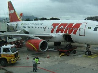 Бразильская авиакомпания TAM отменила рейс Сан-Паулу-Бразилиа из-за сообщения о бомбе на борту
