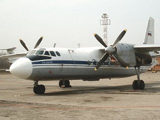 Самолет АН-24, следовавший по маршруту Благовещенск-Чита, приземлился в читинском аэропорту с трещиной на стекле кабины экипажа