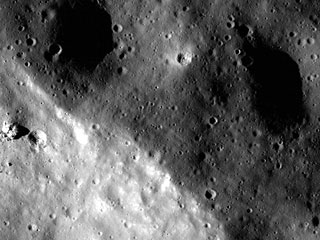 Специалисты американского космического агентства NASA, исследовавшие объем водных ресурсов Луны, обнаружили следы наличия в грунте многих других элементов, в том числе и серебра