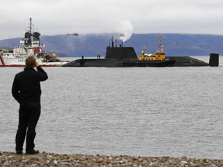 Экипажу атомной подводной лодки ВМС Великобритании Astute удалось, воспользовавшись приливом и помощью буксира, снять субмарину с мели у острова Скай близ северо-западного побережья Шотландии