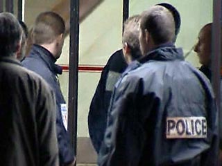 Попытка группового самоубийства близ Парижа - 11 человек выбросились из окна