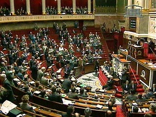 Сенат Франции на голосовании во вторник окончательно одобрил законопроект о пенсионной реформе