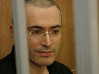 Экс-глава ЮКОСа Михаил Ходорковский в среду начал отвечать в суде на предъявленные ему обвинения и прокомментировал требование прокуратуры приговорить его к 14 годам лишения свободы