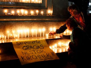 В Аргентине объявлен трехдневный траур в связи с кончиной бывшего президента Нестора Киршнера
