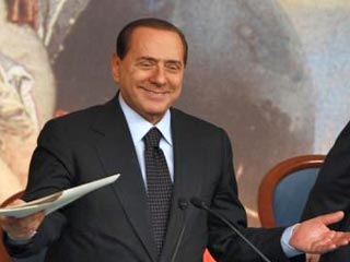 Премьер-министр Италии 74-летний Сильвио Берлускони снова оказался замешан в секс-скандал. На этот раз 18-летняя модель родом из Марокко, незаконно находящаяся на территории Италии, заявила, что политик заплатил ей за проведенную вместе ночь