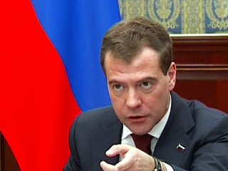 Президент России Дмитрий Медведев, недовольный скоростью и качеством исполнения своих поручений, ищет все новые способы воздействия на нерадивых чиновников