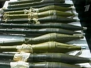 Власти Нигерии перехватили крупную партию оружия, следовавшую из Ирана через Африку в страны Ближнего Востока, передает NEWSru Israel. Предположительно, оружие должно было попасть в руки боевиков террористических организаций "Хамас" и "Хизбаллах"