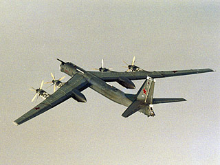 Они в понедельник и во вторник поднимались по тревоге, чтобы перехватить самолеты Ту-95, известные в НАТО под кодовым названием "Медведь"