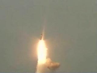 Второй подряд успешный испытательный пуск межконтинентальной баллистической ракеты морского базирования "Булава" воодушевил российских военных