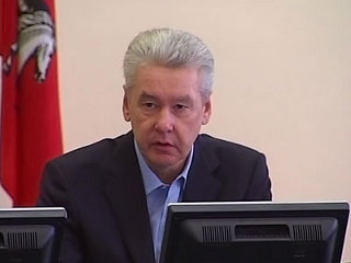 Мэр Москвы Сергей Собянин рекомендует столичным чиновникам, начиная с понедельника, 1 ноября, приезжать на работу на час раньше