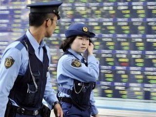 Более сотни секретных документов с данными о международных террористах, осведомителях и агентах, действующих под прикрытием, могли по оплошности попасть в Интернет с личных компьютеров сотрудников японской полиции