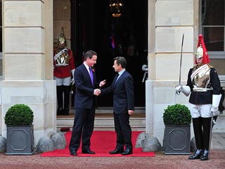 Президент Франции Николя Саркози и премьер-министр Великобритании Дэвид Кэмерон подписали соглашение о беспрецедентно тесном сотрудничестве в военно-промышленной сфере