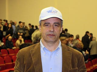 Неизвестные напали на руководителя химкинского отделения партии "Правое дело" Константина Фетисова и избили его