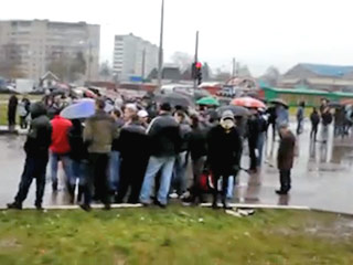 В четверг в городе Хотьково Сергиево-Посадского района Московской области перед зданием городской администрации состоялся стихийный митинг