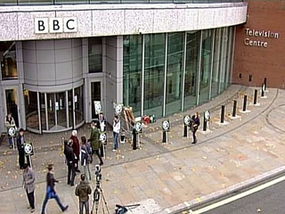 Сотрудники британской телерадиовещательной корпорации BBC начали в пятницу 48-часовую забастовку, протестуя против предложенных руководством изменений в систему начисления пенсий