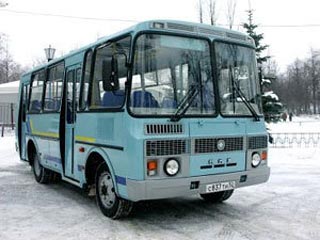 Всего в автобусе ПАЗ ехали около 20 человек. Они всполошились, когда неожиданно он на скорости стал съезжать в кювет, пишет омское издание "Комсомольской правды"