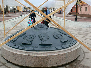 В Брянске появилась безграмотная аллея памятников - досталось Циолковскому и Эйнштейну