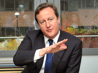 Премьер-министр Великобритании Дэвид Кэмерон подверг критике руководство лондонской полиции за то, что оно не смогло защитить штаб-квартиру Консервативной партии от нападения протестующих погромщиков