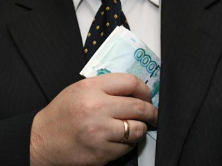 Средний размер бытовой взятки в России достигает пяти тысяч рублей, а в деловой сфере он исчисляется сотнями тысяч долларов
