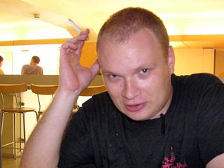 Журналист "Коммерсанта" Олег Кашин, который был жестоко избит в ночь на 6 ноября, по-прежнему находится в реанимации