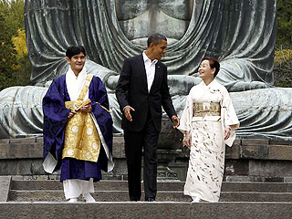Президент США Барак Обама перед возвращением в США посетил древнюю столицу Японию Камакура, где он был в шестилетнем возрасте с бабушкой