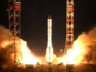 Стартовавшая с космодрома Байконур российская ракета-носитель "Протон-М" успешно вывела на целевую орбиту американский спутник связи "СкайТерра-1"