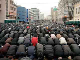 Празднование в Москве главного для мусульман праздника года Курбан-байрама прошло спокойно, никаких происшествий не зафиксировано