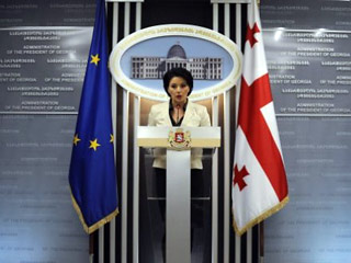 Президент Грузии Михаил Саакашвили на саммите НАТО в Лиссабоне ожидает получить подтверждение готовности альянса принять республику в свои члены, заявила во вторник на брифинге пресс-секретарь главы государства Манана Манджгаладзе