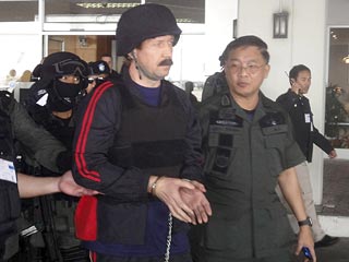 Подозреваемый в крупной контрабанде оружия российский бизнесмен Виктор Бут доставлен во вторник в Нью-Йорк из Таиланда