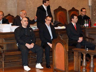 В Вене в минувший вторник начался суд по делу об убийстве в январе 2009 года бывшего охранника Рамзана Кадырова Умара Исраилова. На скамье подсудимых трое выходцев из России - Али Ешуркаев, Сулейман Дадаев и Отто Кальтенбруннер