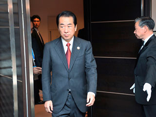 Премьер-министр Японии Наото Кан отклонил в среду уклончиво воспринял инициативу одного из депутатов, который предложил ему посетить Южные Курилы для демонстрации позиции Токио на переговорах с Россией