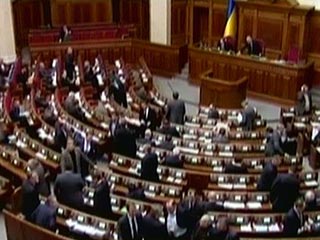 Верховная Рада Украины приняла в четверг во втором чтении и в целом проект Налогового кодекса, против которого активно протестует украинская оппозиция