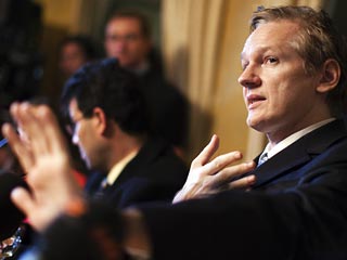 Уголовный суд Стокгольма выдал международный ордер на арест основателя скандально известного сайта Wikileaks Джулиана Ассанджа