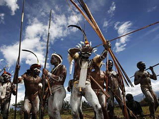 По данным начатого расследования, представители двух меланезийских племен напали друг на друга с оружием