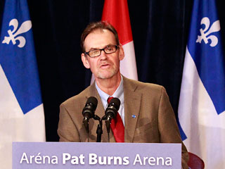 Выдающийся канадский тренер Пэт Бернс, который единственным в истории НХЛ завоевывал призы лучшему наставнику с тремя разными командами, умер в возрасте 58 лет после продолжительной борьбы с раком