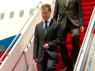 Медведев прилетел в Лиссабон на саммит Россия-НАТО