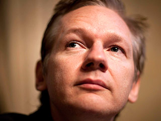Прокуратура Швеции направила в Интерпол прошение объявить в международный розыск Джулиана Ассанжа, основателя скандально известного интернет-ресурса WikiLeaks