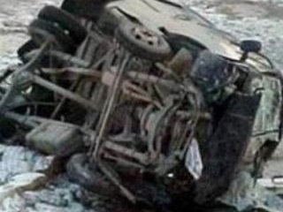 Микроавтобус перевернулся на скользкой дороге в Приморье, в аварии погибли две пассажирки, еще пять человек получили травмы