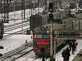 В Амурской области застрявший на рельсах тягач перекрыл движение поездов по Транссибу