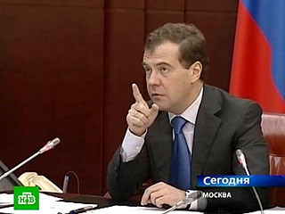 Медведев озадачил ведомства состоянием электрических сетей и лампочек