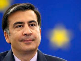 Президент Грузии Михаил Саакашвили, который накануне с трибуны Европарламента повторил готовность к диалогу с Россией, сделал это под давлением общественного мнения в стране