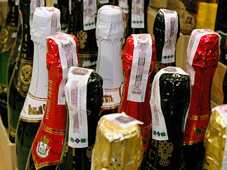 Совет Федерации одобрил сегодня повышение акцизов на алкогольную, табачную продукцию и на нефтепродукты