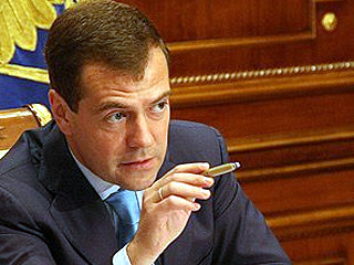 Президент России Дмитрий Медведев предложил сегодня лидерам думских фракций обсудить целый ряд проблем, в том числе вопросы, связанные с бюджетом, который нижняя палата парламента должна в среду принять в окончательном чтении