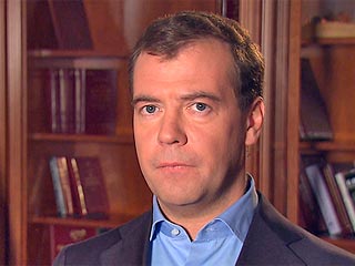 Кремль пояснил неожиданную концовку недавнего видеозаявления Медведева, который начал с критики политической системы: признаки застоя, "забронзовевшая" партия власти, а закончил тем, что необходимые шаги уже сделаны