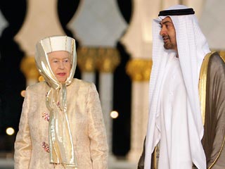 Королева Великобритании Елизавета II прибыла накануне в столицу ОАЭ Абу-Даби. Так началась ее пятидневная поездка по странам Персидского залива