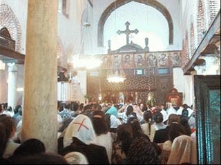 Защитники прав египетских христиан обвинили местных чиновников в том, что они препятствуют строительству храма и подстрекают межрелигиозные столкновения