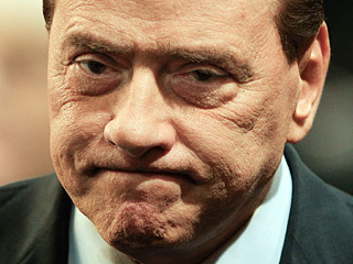 Семидесятичетырехлетний премьер-министр Италии Сильвио Берлускони признал, что чувствует себя вдвое моложе, хотя из-за трудностей последнего времени постарел на целый год