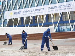 Дмитрию Медведеву на днях предстоит столкнуться лицом к лицу с Михаилом Саакашвили на саммите ОБСЕ, который пройдет 1-2 декабря в столице Казахстана