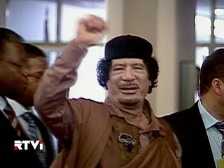 Американские дипломатические источники в Ливии утверждают, что "роскошная блондинка" из Украины оказывает огромное влияние на ливийского лидера Муаммара Каддафи